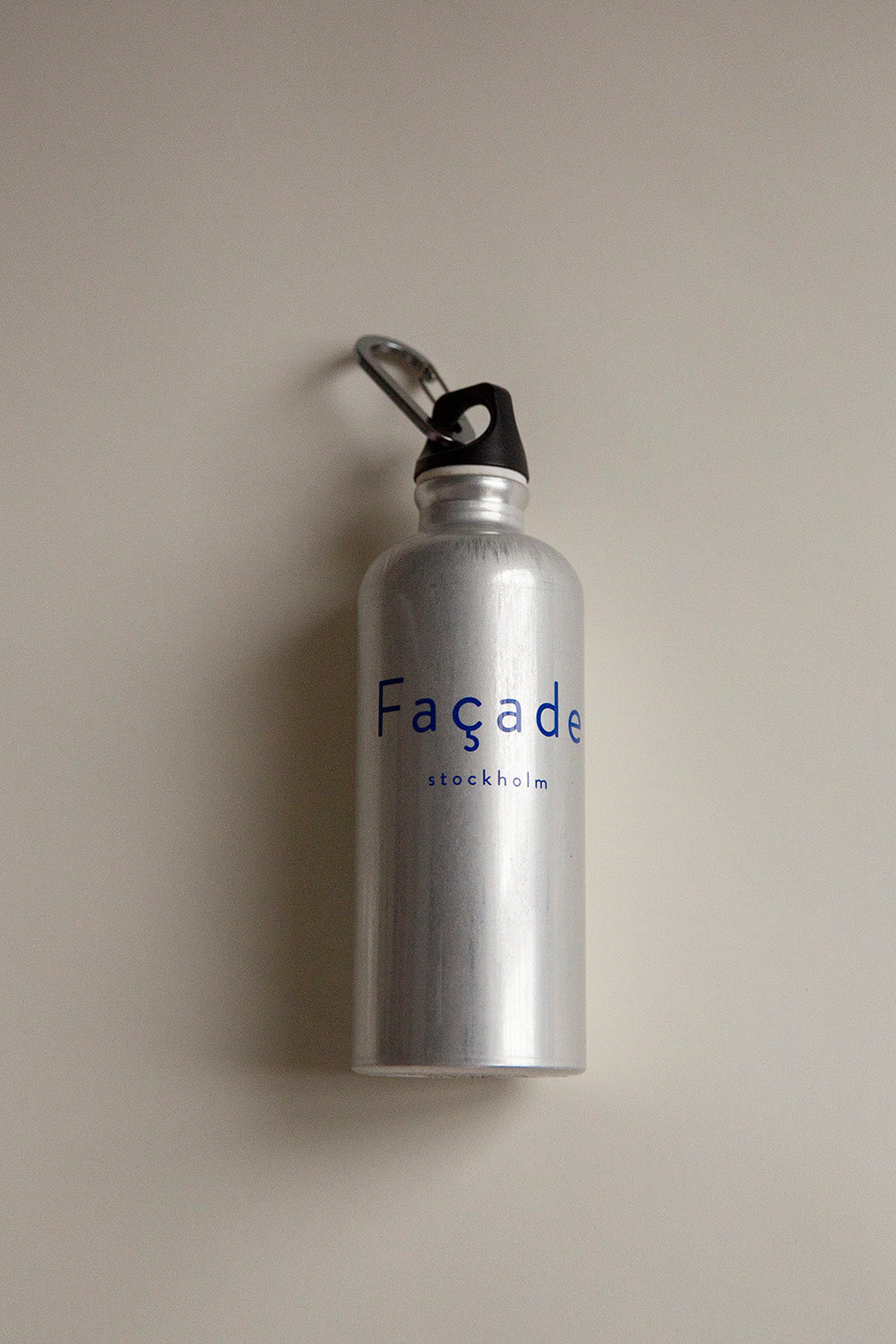 Facade steel traveller bottle